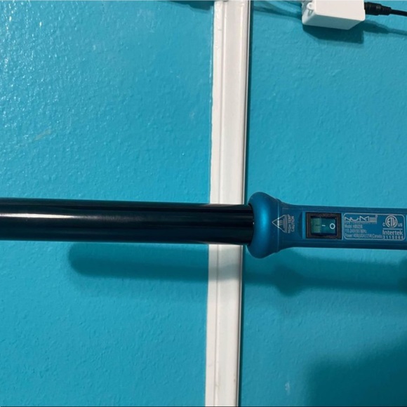 Curling iron - Picture 1 of 1